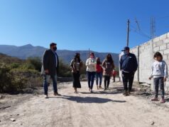 «GESTIONES EN RED DE GOBIERNO» la primera dama Elena Cornejo junto a su equipo y acompañada por el consejal Francisco Benavidez asistieron al Asentamiento Virgen de Urkupiña