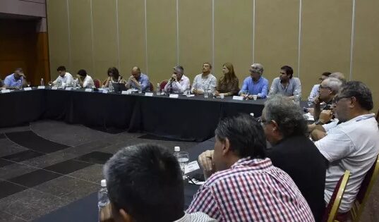 El Gobierno provincial reabrió las negociaciones paritarias 2026