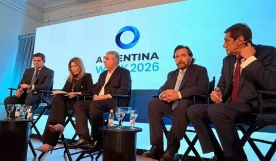 ”Salta no solo muestra lo que tiene bajo el suelo, sino lo que construyó sobre él: instituciones y previsibilidad”, dijo Sáenz en Nueva York