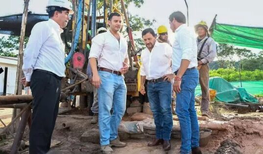 El gobernador Sáenz supervisó el avance de un nuevo pozo de agua que reforzará el sistema de Tartagal