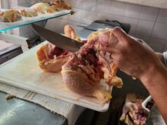 El pollo, aliado del bolsillo: ofertas y calidad en el Mercadito Belgrano