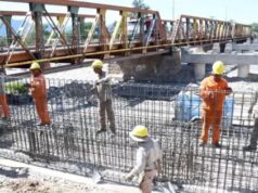 Esta semana iniciará la colocación de vigas del primer puente sobre el río Vaqueros