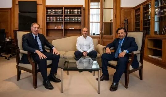 Sáenz se reunió con Santilli y “Lule” Menem para avanzar en una agenda de políticas de desarrollo federal