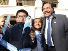 En el Día de la Bandera, Sáenz tomó la promesa de fidelidad a más de 600 alumnos de 4° grado
