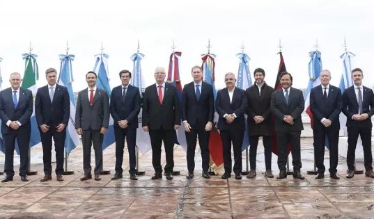 Sáenz y sus pares del Norte Grande reclamaron a Santilli por las asimetrías energéticas y falta de gas y abordaron el impacto de El Niño