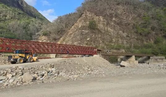 Sáenz anunció que la Provincia continúa el montaje del puente Bailey de Los Toldos